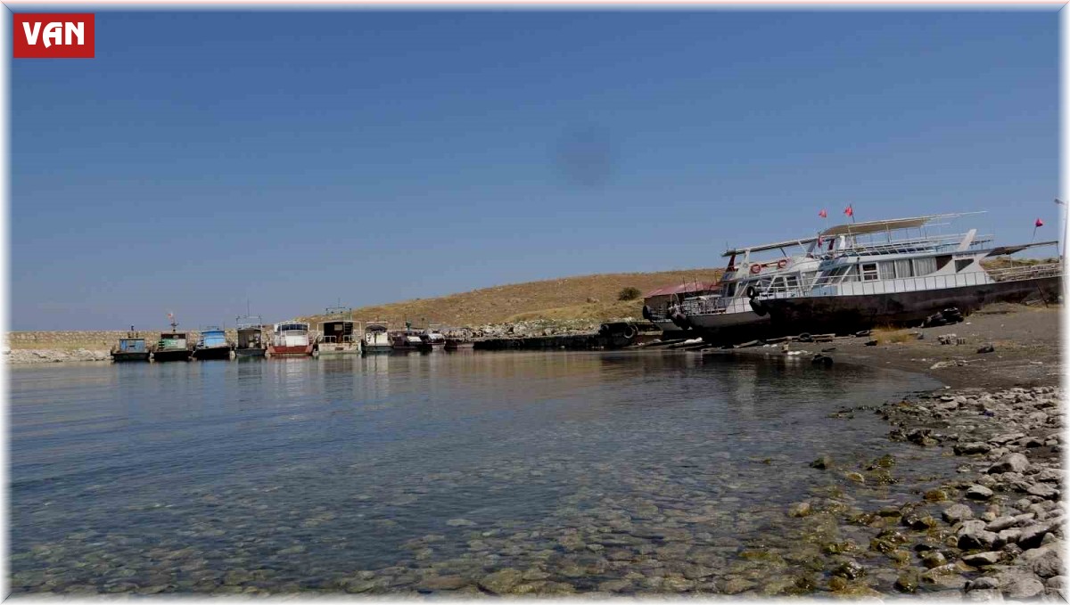 Van Gölü'nde 10 balıkçı barınağının kuraklıktan etkilendiği tespit edildi