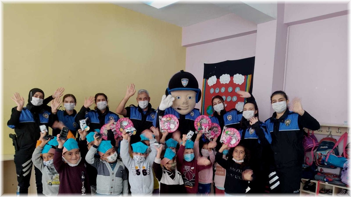 Van polisinden 4 Ekim Dünya Çocuk Günü etkinliği