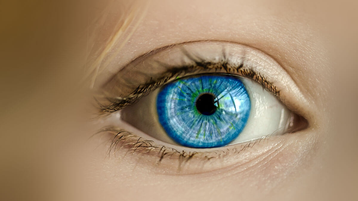 Rüyada Mavi Gözlü Kadın Görmek: Anlamı ve Yorumu