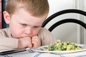 İştahsız Çocuğa Yemek Yedirme Yöntemleri