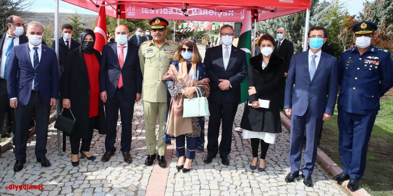 Pakistan Genelkurmay Başkanı Nadeem Raza, Keçiören'deki Peşaver Şehitlik Anıtı'nı ziyaret etti