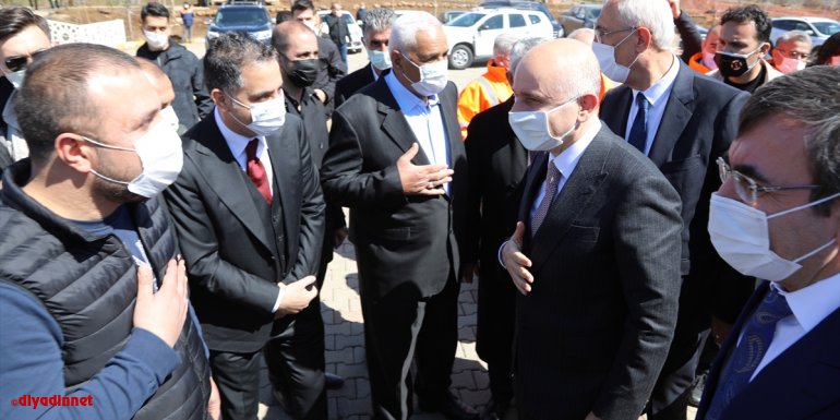 Ulaştırma ve Altyapı Bakanı Karaismailoğlu, Bingöl Kuzey Çevre Yolu'nda incelemelerde bulundu