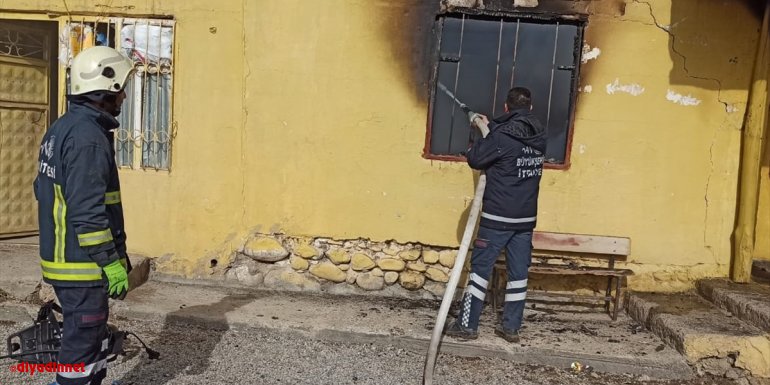 Başkale'de bir evde yangın hasara neden oldu