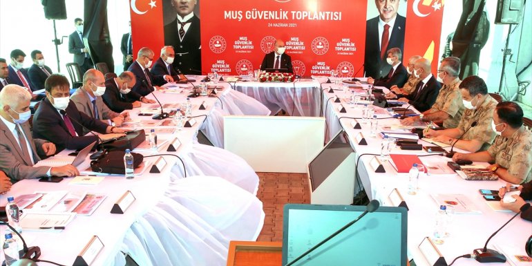 İçişleri Bakanı Süleyman Soylu, Muş'ta güvenlik toplantısına katıldı