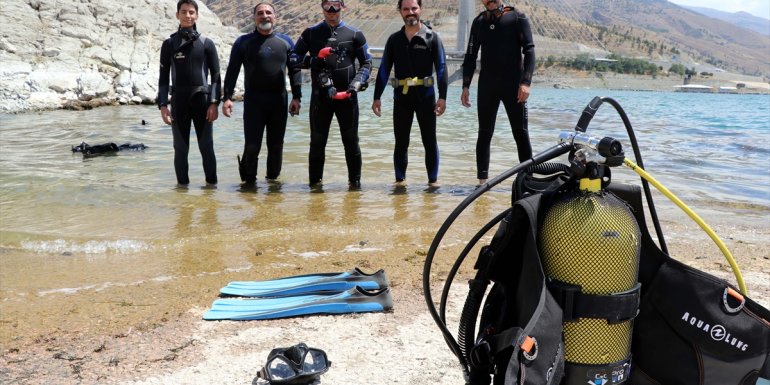 Gönüllü dalgıçlar, Elazığ'ın göl ve barajlarını atıklardan temizliyor