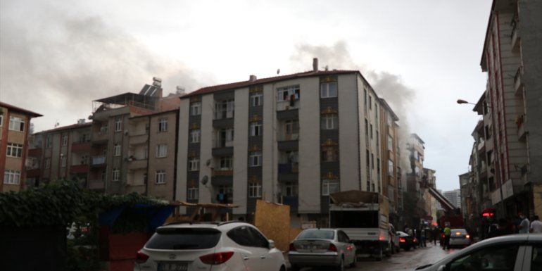 Elazığ'da apartman dairesinde çıkan yangın söndürüldü