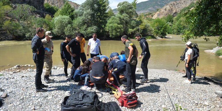 Tunceli'de serinlemek için Munzur Çayı'na giren kişi boğuldu