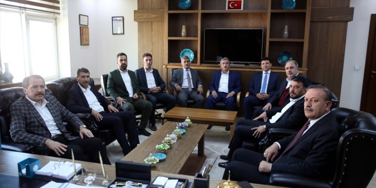 Memur-Sen Genel Başkanı Yalçın, Bitlis'te Genişletilmiş İl Divan Toplantısı'nda konuştu: