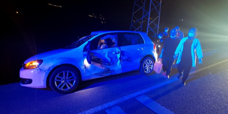 Erzincan'da tır ile tarım aracına çarpan otomobildeki 3 kişi yaralandı