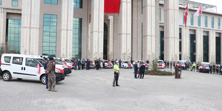Erzurum Emniyet Müdürlüğüne ihaleyle alınan 15 yeni araç törenle hizmete girdi