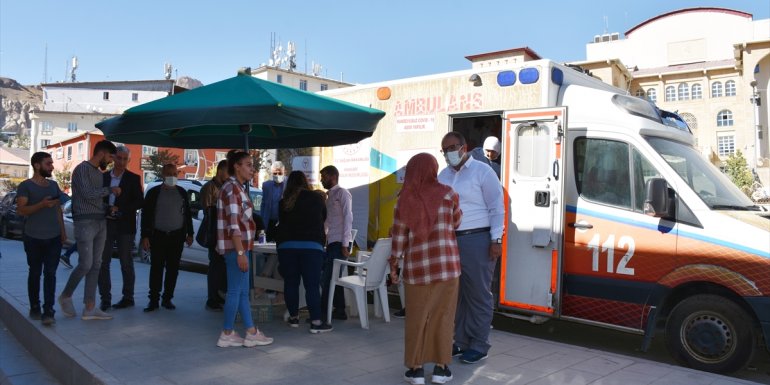 Hakkari Devlet Hastanesi Başhekimi Kara, kent halkını anonsla aşıya çağırıyor