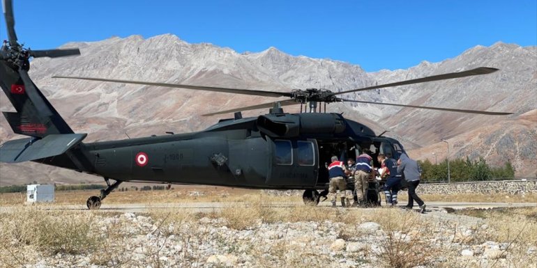 Tunceli'de bozayının yaraladığı kişi askeri helikopterle Elazığ'a sevk edildi
