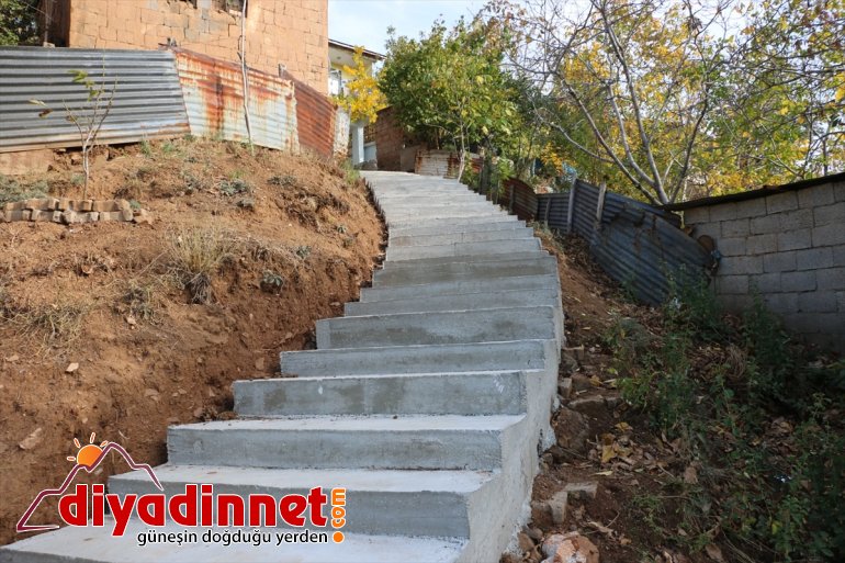 Bitlis Belediyesi dar sokaklardaki merdivenleri yeniledi