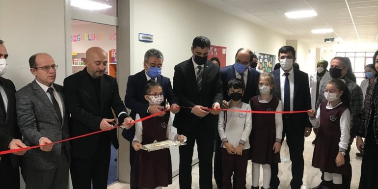 Erzurum'da 'Kütüphanesiz Okul Kalmasın Projesi' kapsamında kütüphane açıldı