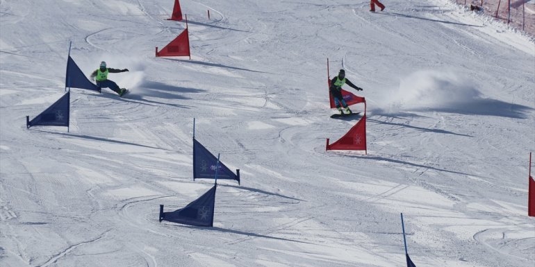 Snowboard Alpine 2. Etap Yarışmaları, Erzincan'da başladı