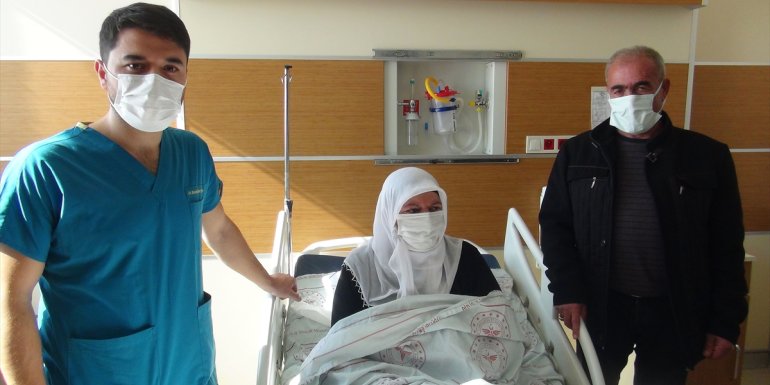 Tatvan'da bir hastanın böbreğindeki taş kapalı ameliyatla çıkarıldı