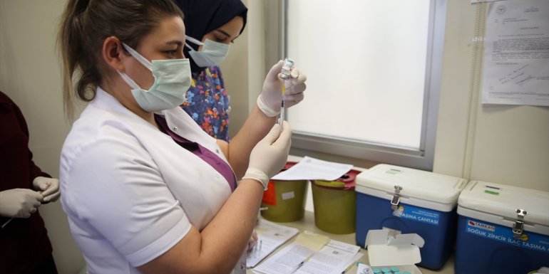 Yerli TURKOVAC aşısı Muş'ta uygulanmaya başlandı