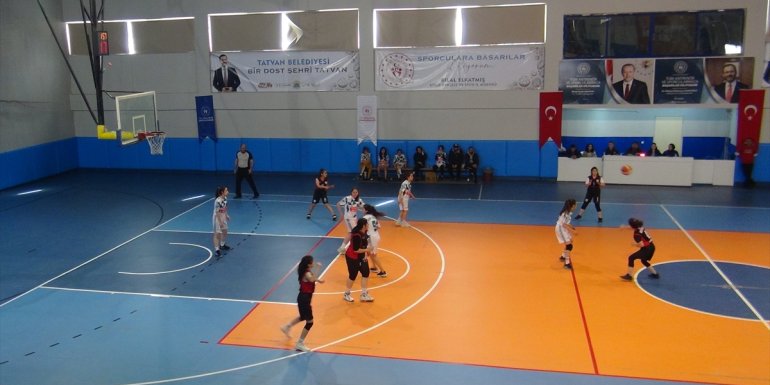 'Basketbol Gençler B Kategorisi Grup Yarışmaları' Tatvan'da başladı