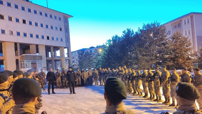 Ardahan'dan deprem bölgesi Hatay'a 61 özel harekat polisi gönderildi