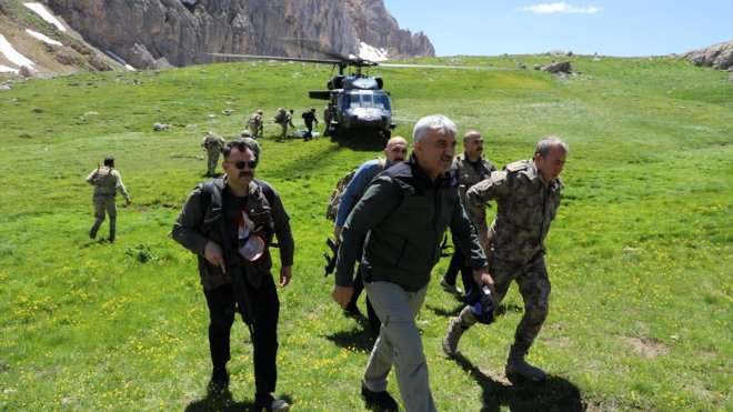 Erzincan Valisi Makas, operasyon bölgelerindeki güvenlik güçleriyle bayramlaştı