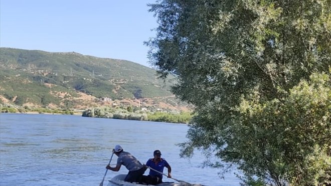 Bingöl'de Murat Nehri'nde mahsur kalan 3 kişi kurtarıldı