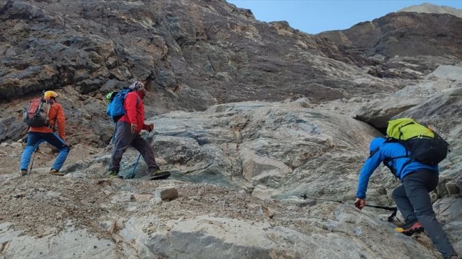Milli dağcı Tunç Fındık, Hakkari'de kaya tırmanışı yaptı