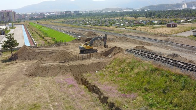 Erzurum'da trafik yoğunluğunun azaltılması amacıyla köprülü kavşak yapımına başlandı