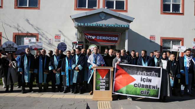 Bitlis'te akademisyenler İsrail'in Gazze'ye yönelik saldırılarını protesto etti