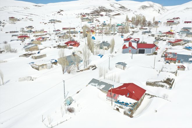 Ağrı'nın kırsal köylerinde baharda 'kara kış' yaşanıyor
