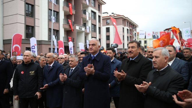 Bakan Ersoy, Malatya'da deprem konutlarının kura töreninde konuştu: