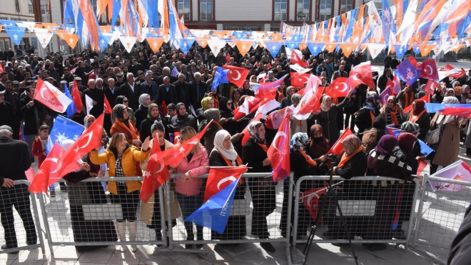 AK Parti Gürpınar'da miting düzenledi