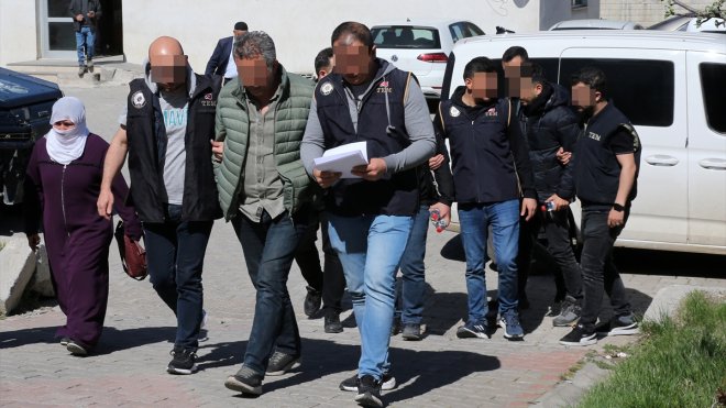 Bitlis'te sosyal medya paylaşımlarıyla ilgili gözaltına alınan 3 polis adliyeye sevk edildi