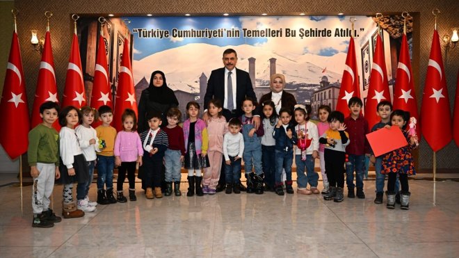 Erzurum Valisi Çiftçi'den '23 Nisan Ulusal Egemenlik ve Çocuk Bayramı' mesajı