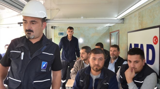 VEDAŞ ekiplerine 'Mobil Deprem Simülasyon Tırı'nda eğitim verildi