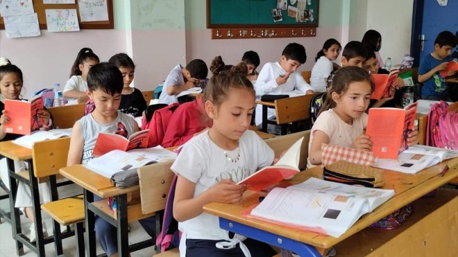 Doğanşehir'de çocuklar kitap okuma günleri yapıyor