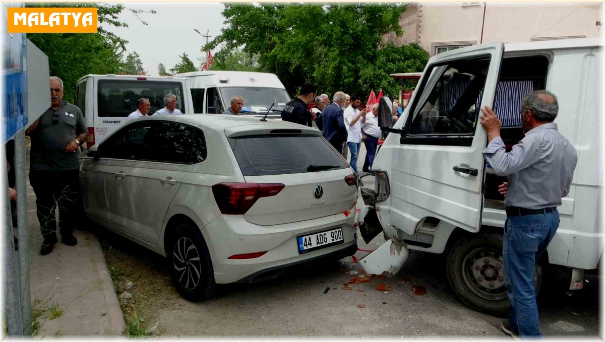 Dört aracın karıştığı kazada: 1 kişi yaralandı
