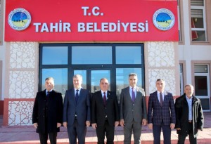 AİÇÜ Rektörü Gülçin, Tahir Belediye Başkanı Yavuz'u ziyaret etti