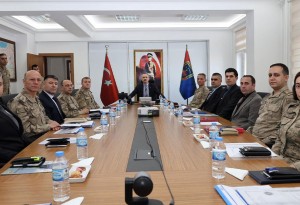 Ağrı Valisi Bozkurt, emniyet ve jandarmadan brifing aldı