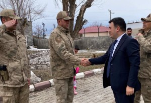 Patnos Kaymakamı Burak Dertlioğlu’ndan jandarma birimlerine bayram ziyareti
