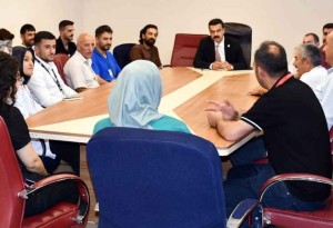 Eleşkirt'te sağlık çalışanları taleplerini İl Sağlık Müdürü Acu'ya iletti