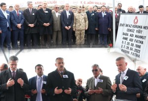 Şehit infaz koruma memuru Cengiz Yiğit, vefatının 4. yılında Ağrı'da mezarı başında anıldı
