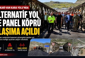 Heyelanla kapanan Hakkari-Van yolu Mehmetçik'in kurduğu panel köprüyle ulaşıma açıldı