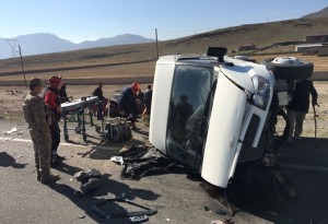 Doğubayazıt'ta Minibüs ile Otomobilin Çarpıştığı Kaza Can Aldı