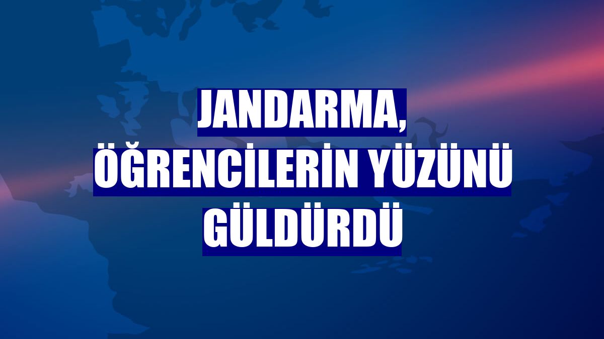 Jandarma, öğrencilerin yüzünü güldürdü