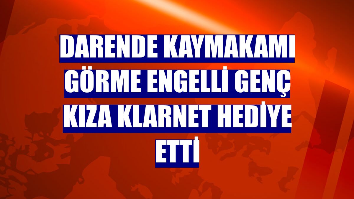 Darende Kaymakamı görme engelli genç kıza klarnet hediye etti