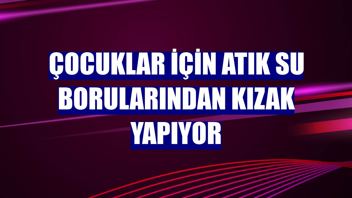 Çocuklar için atık su borularından kızak yapıyor
