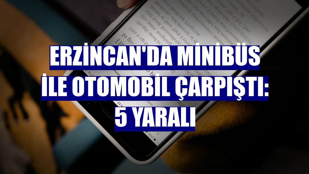 Erzincan'da minibüs ile otomobil çarpıştı: 5 yaralı