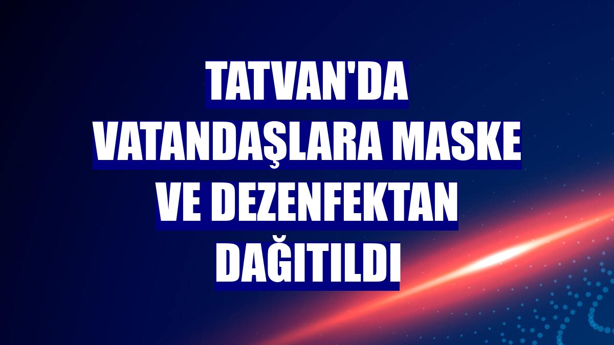 Tatvan'da vatandaşlara maske ve dezenfektan dağıtıldı