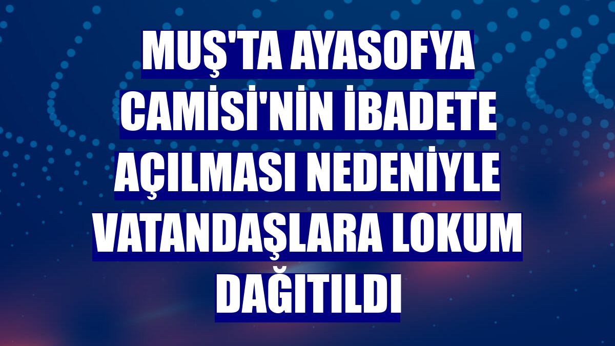 Muş'ta Ayasofya Camisi'nin ibadete açılması nedeniyle vatandaşlara lokum dağıtıldı