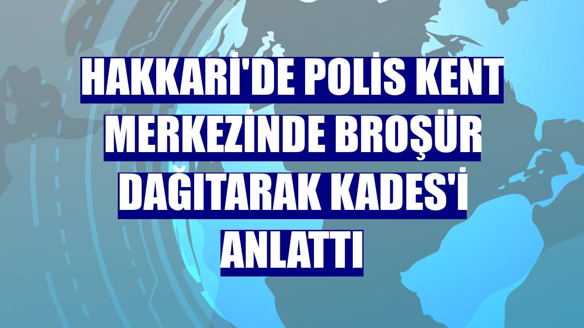 Hakkari'de polis kent merkezinde broşür dağıtarak KADES'i anlattı